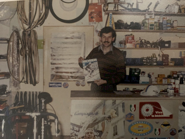 Peter Grassinger in den 1980er-Jahren im Radgeschäft Grassinger in Lambach